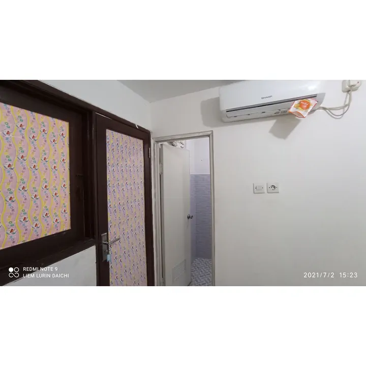Foto Kamar D (Deluxe Room)  Kost Surabaya